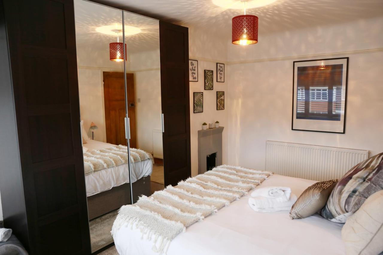 Lions Den - Zoo Accommodation Chester Exterior foto